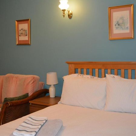 Double Bed With Patio Apartment Oxford Exterior photo