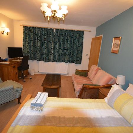 Double Bed With Patio Apartment Oxford Exterior photo