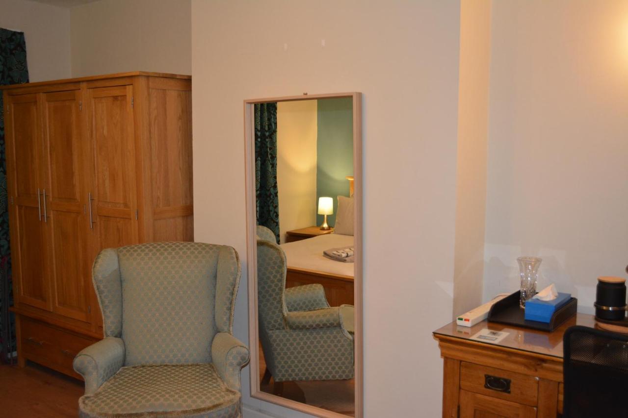 Double Bed With Patio Apartment Oxford Exterior photo